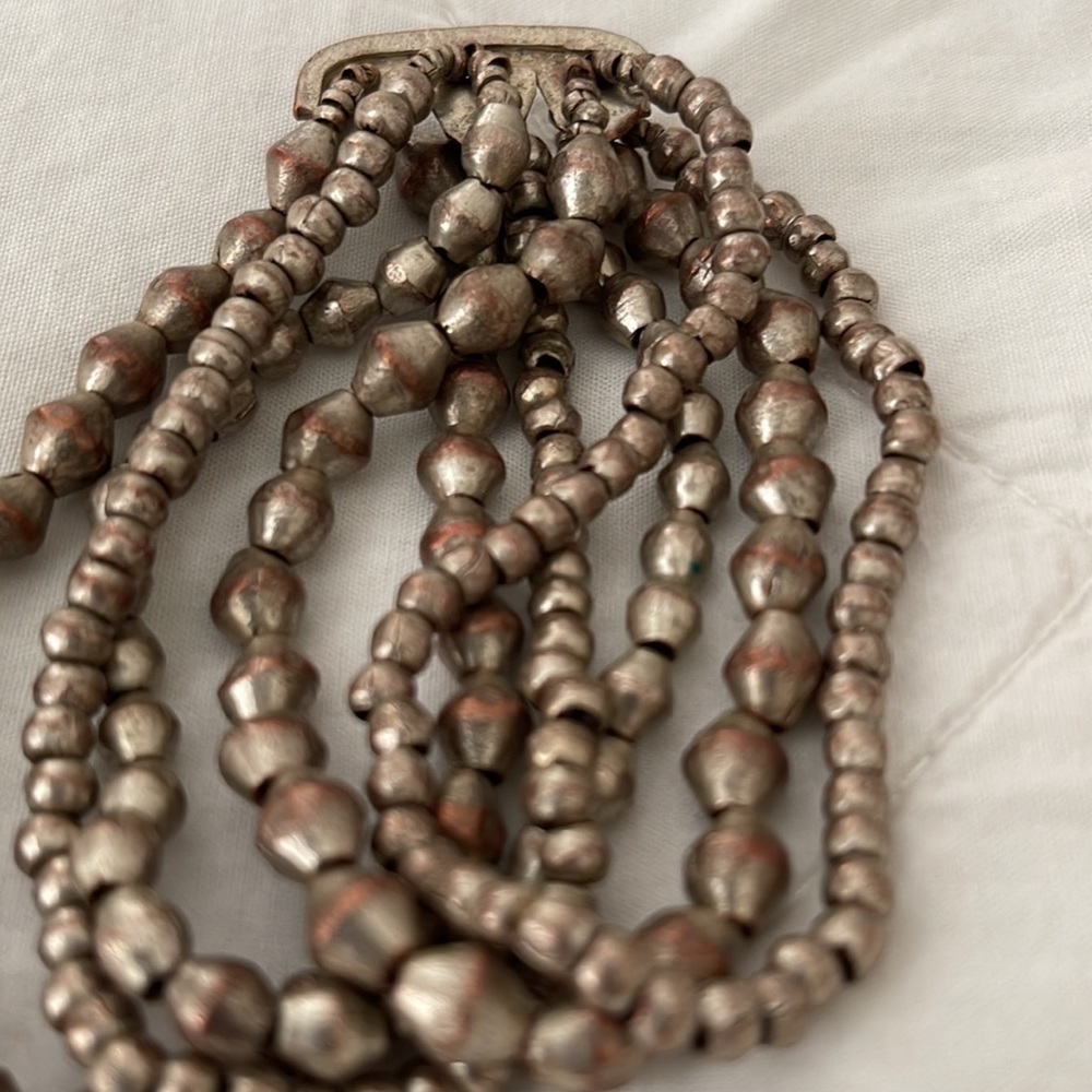 Metal necklace & stretch bracelet set.